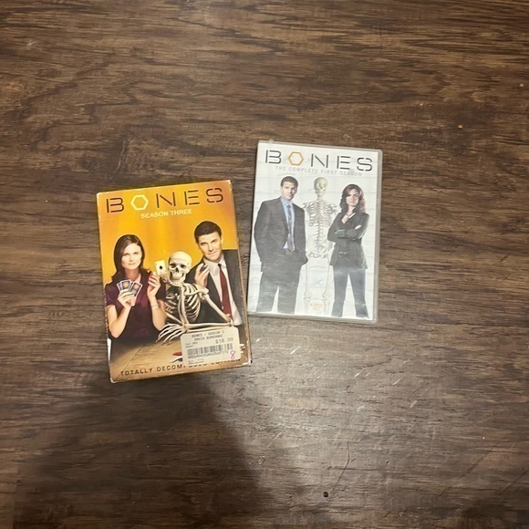 BONES By Kathy Reichs TV Show Season One & Season Three DVD Set - Picture 2 of 11